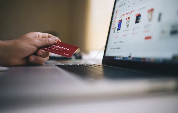 Headless ecommerce software engineering: high-speed storefronts, multi-warehouse ERP inventory sync, and checkout flows