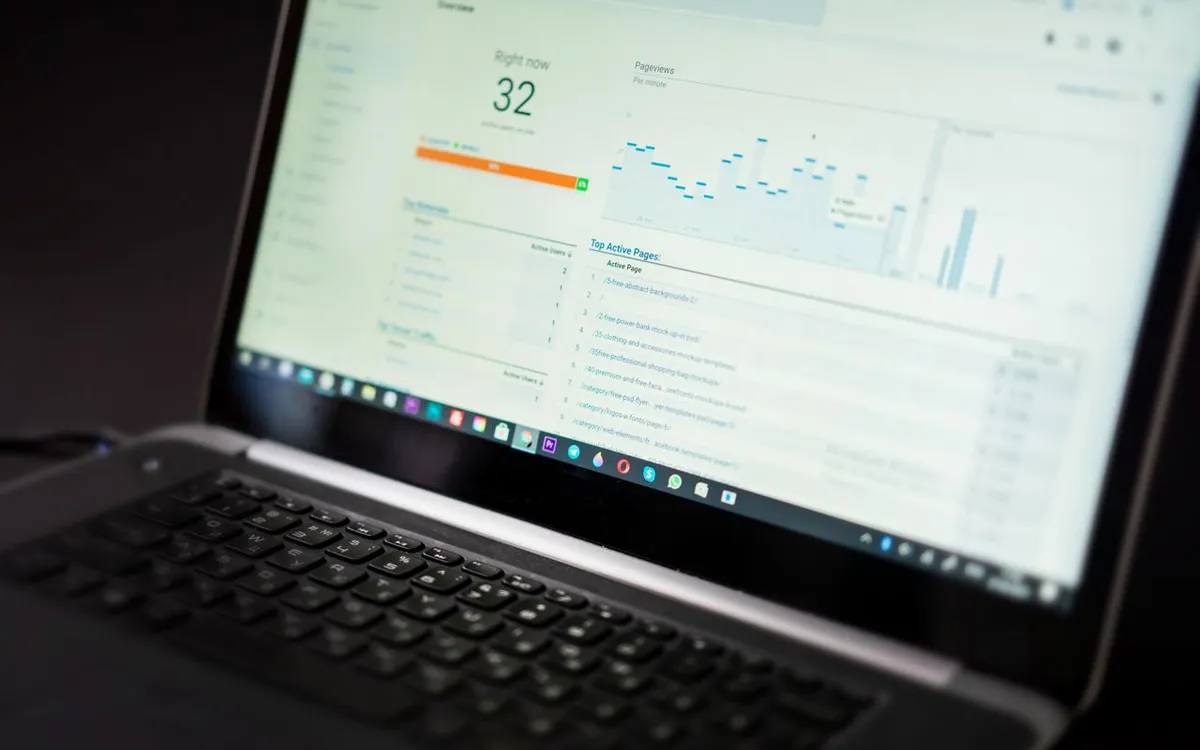 SEO growth chart on screen for B2B visibility plan