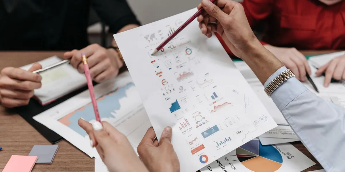 IT consulting visuals: technical audit report, vendor evaluation matrix and phased modernization roadmap